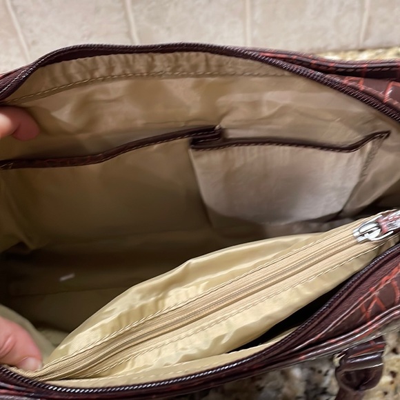 Beautiful Croc embossed genuine leather purse.  OS - Picture 7 of 11